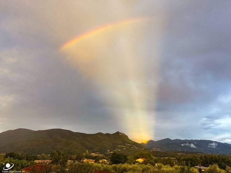 An anticrepuscular rainbow fan photographed in Italy