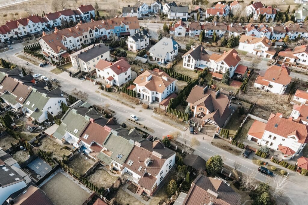 Housing market shows warning signs as Federal Reserve weighs rate hikes