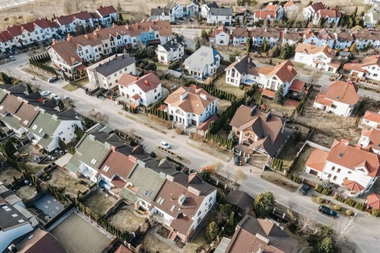 Housing market shows warning signs as Federal Reserve weighs rate hikes